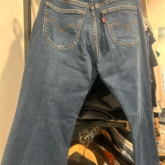 LEVI - Picture 3 of 3